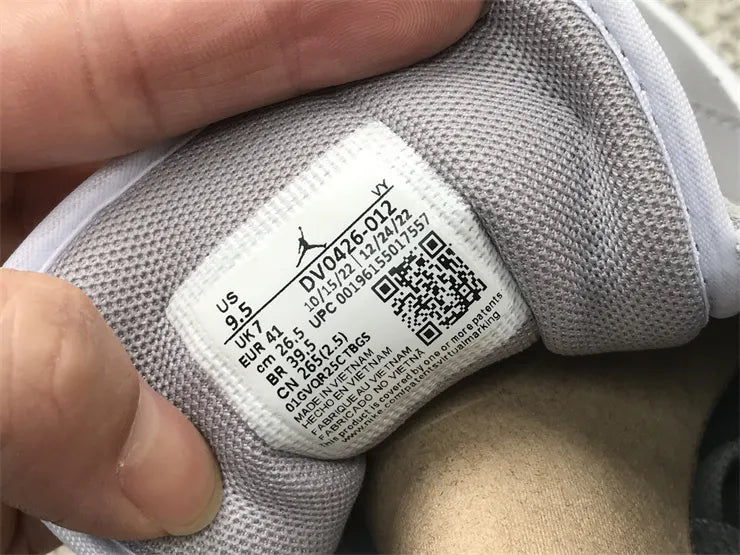subtle Air Jordan 1 Low Grey White - Hình 16