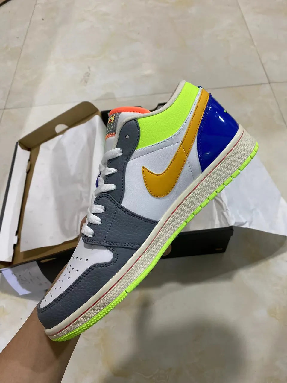 Air Jordan 1 Fuzzy Swoosh - Hình 5