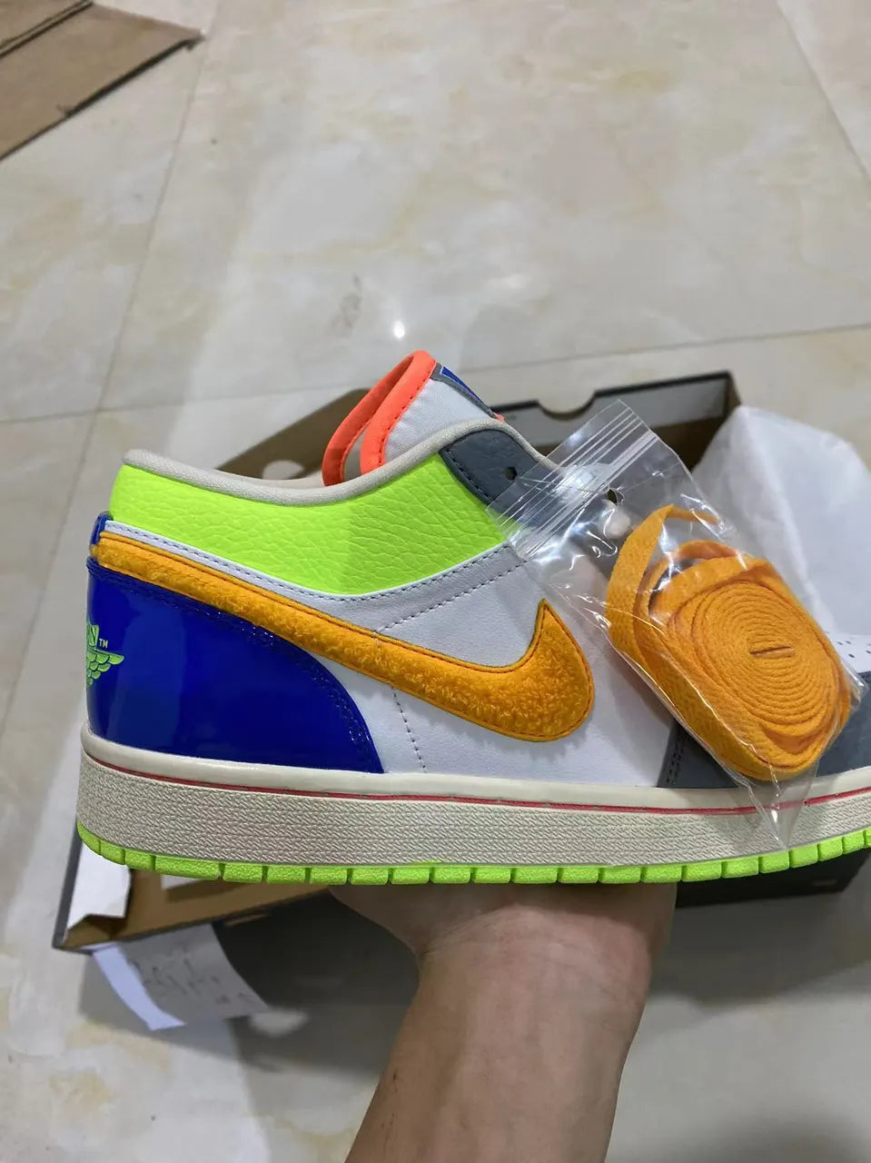 Air Jordan 1 Fuzzy Swoosh - Hình 2