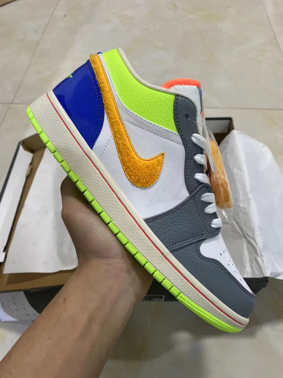 Air Jordan 1 Fuzzy Swoosh - Hình 9
