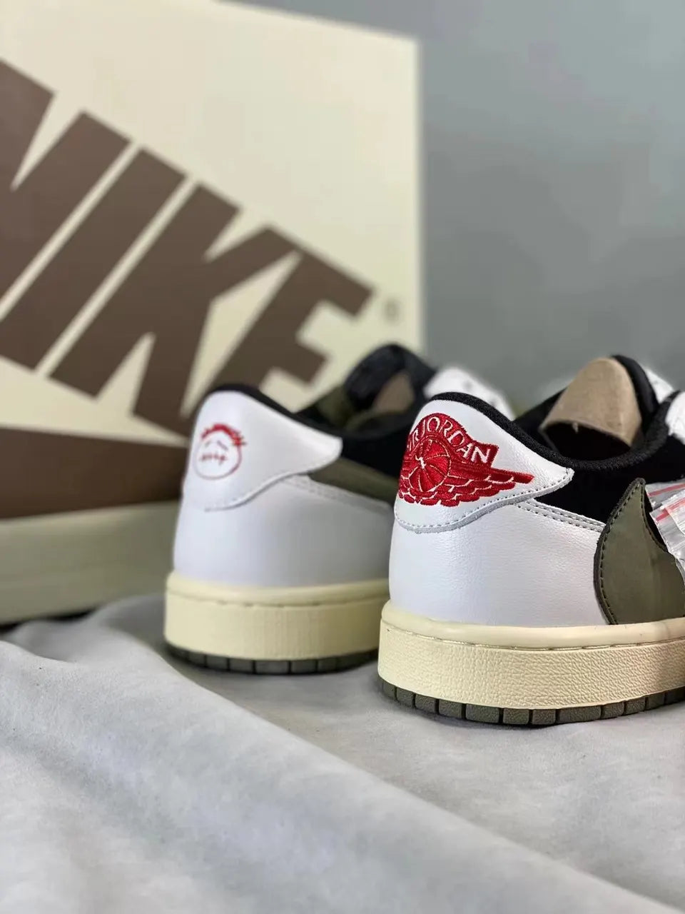 travis Nike Air Jordan 1 Low Olive - Hình 3