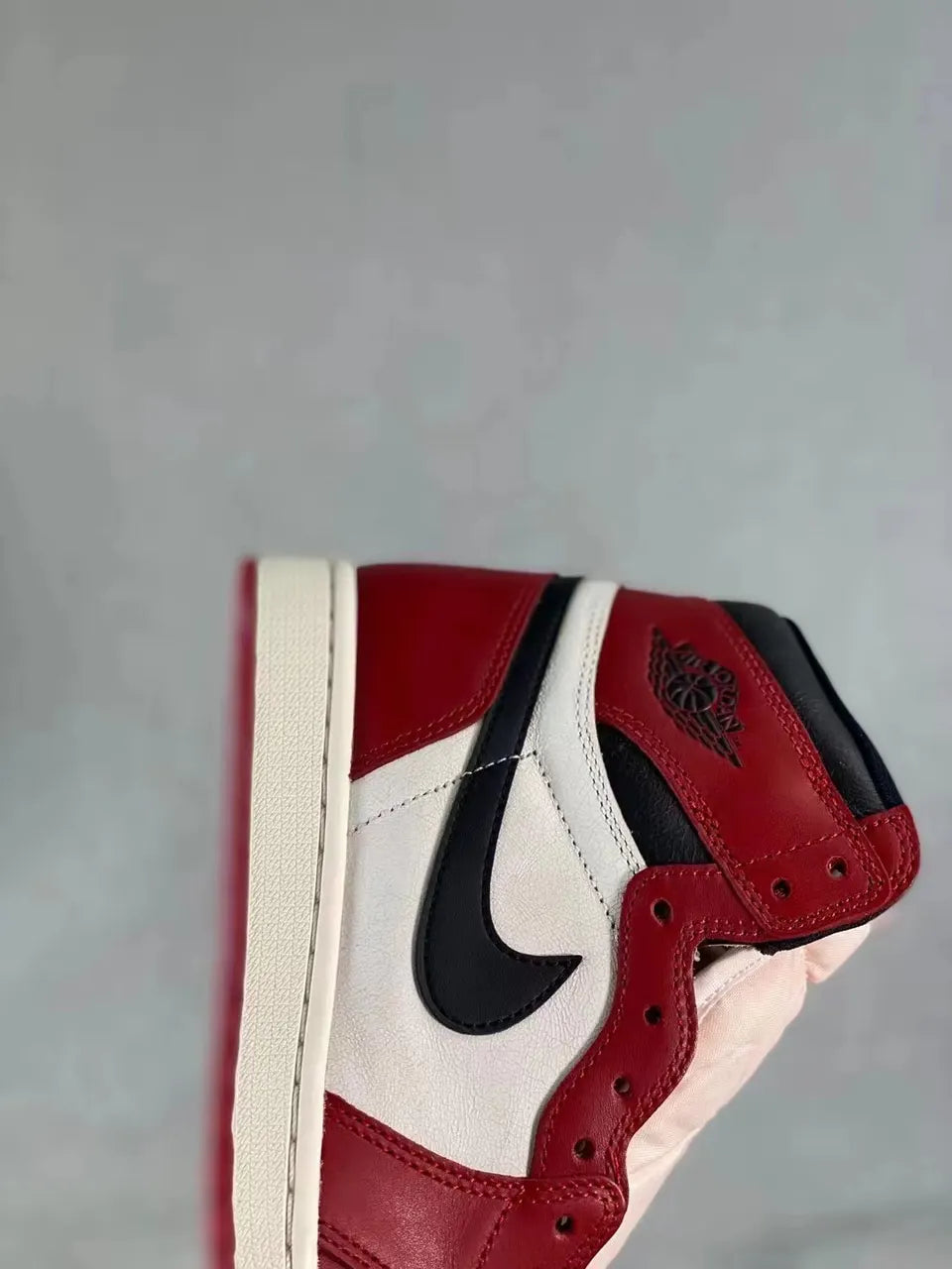 Air Jordan 1 High OG Red White - Hình 4