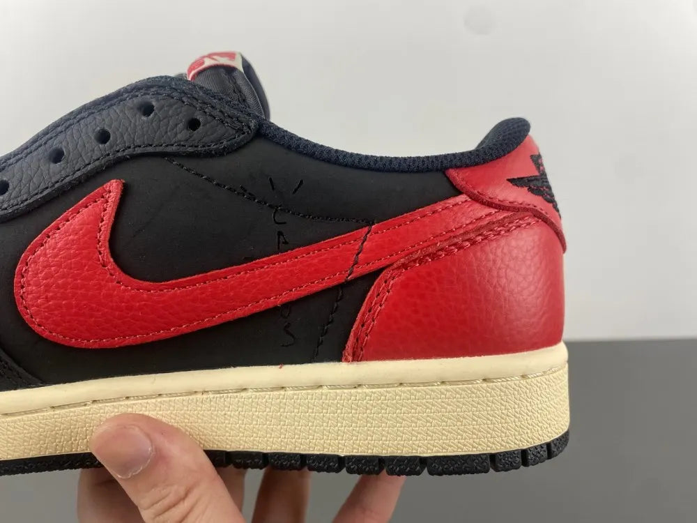Travis Scott Jordan 1 Black/Red - Hình 3