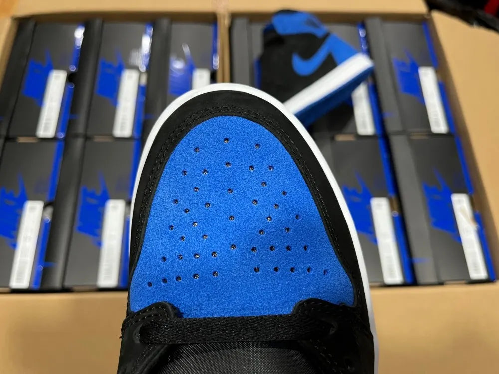 Air Jordan 1 Black Royal Suede - Hình 2