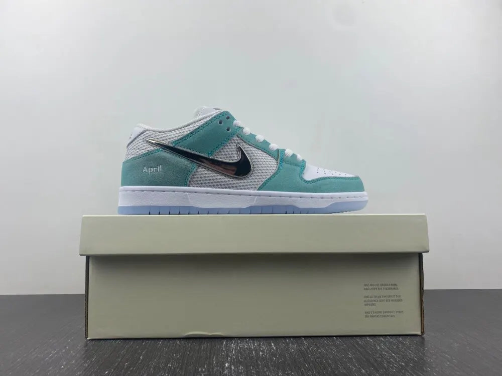 Nike SB Dunk Low April Skateboards - Hình 3