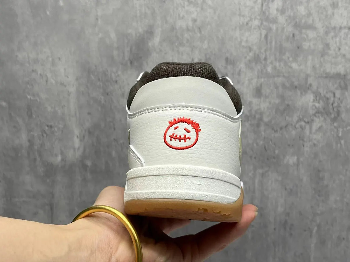 Travis Scott Jordan Trainer Brown/White - Hình 2