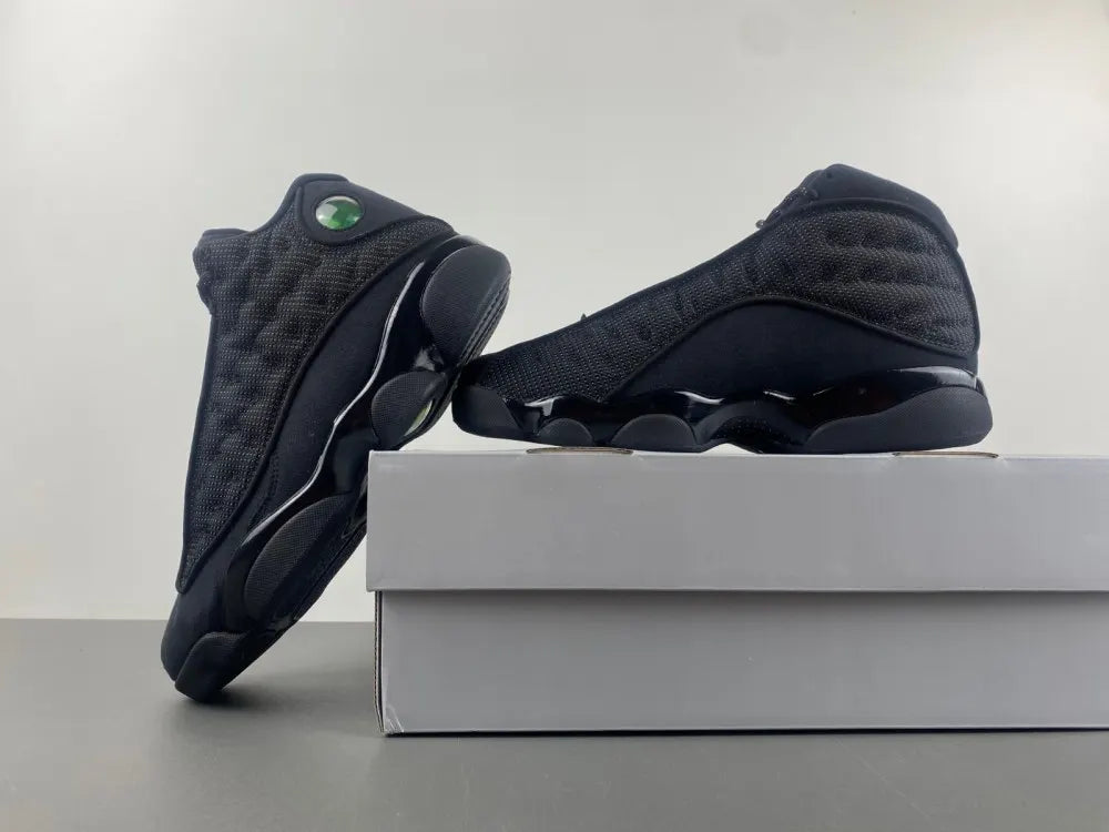 Air Jordan 13 Black Cat - Hình 2