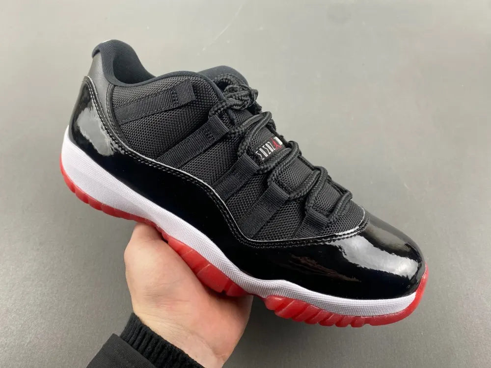 iconic Air Jordan 11 Retro Bred - Hình 4