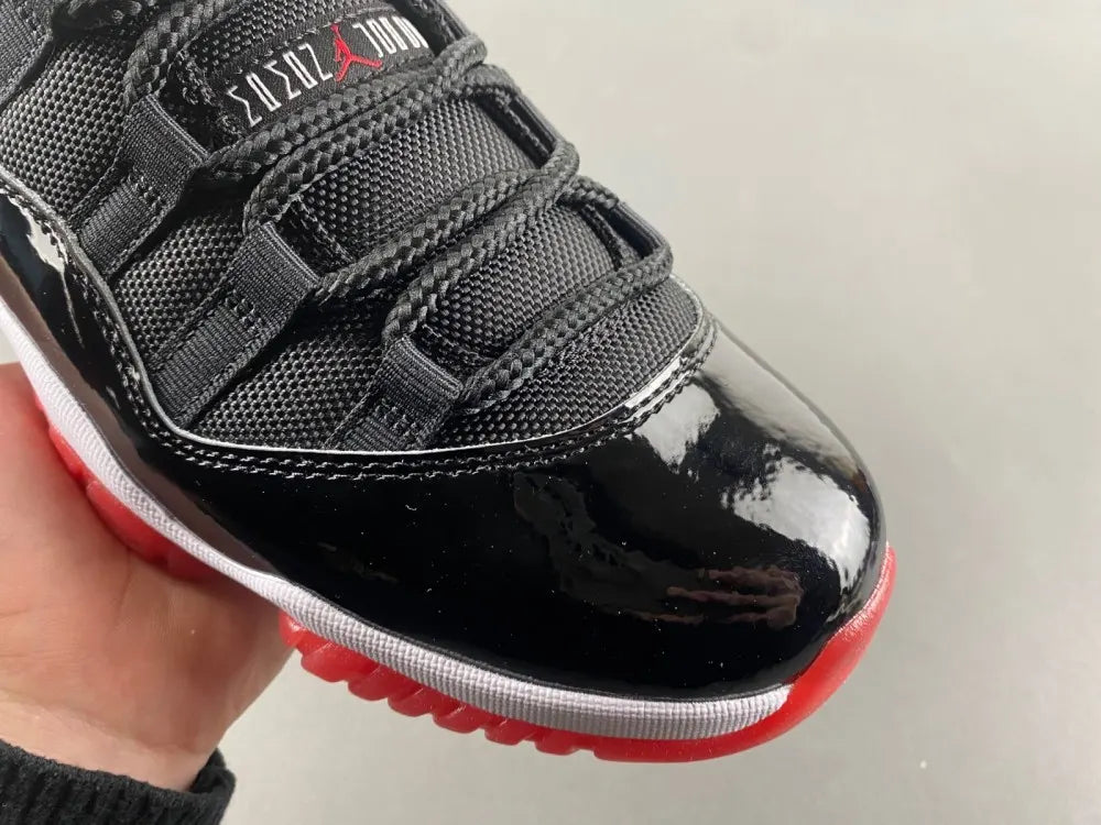 iconic Air Jordan 11 Retro Bred - Hình 7