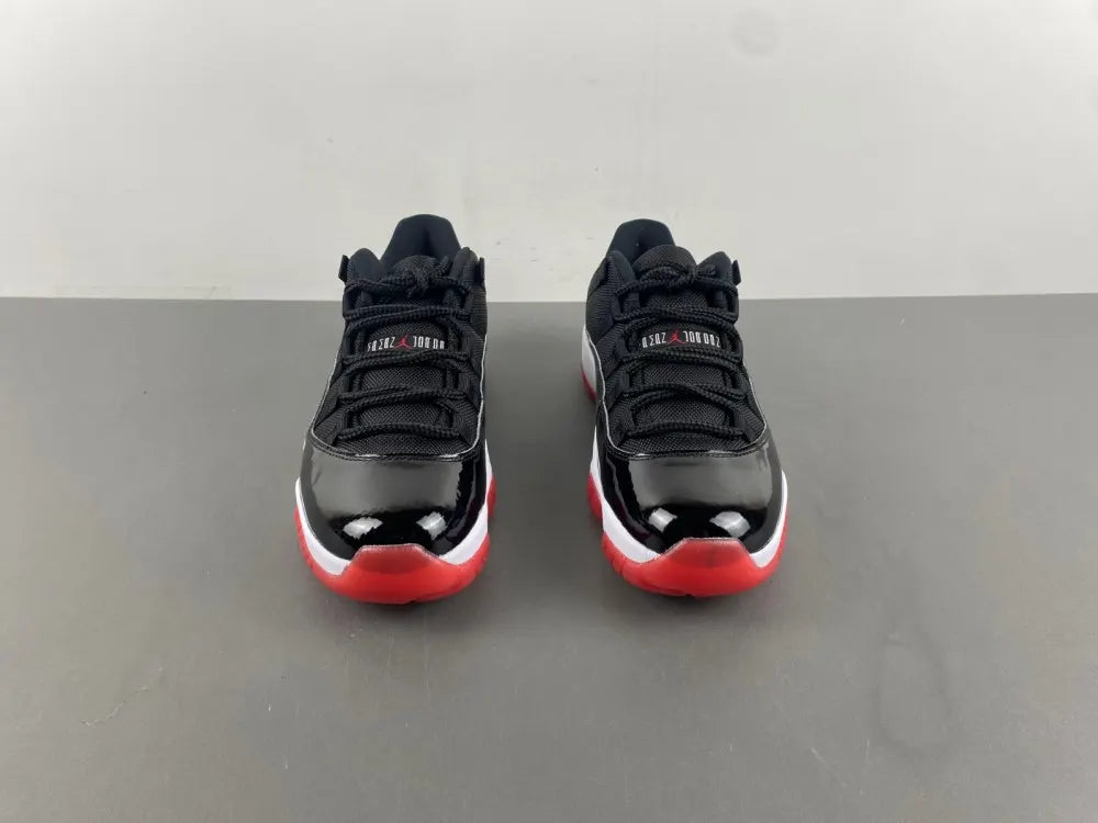 iconic Air Jordan 11 Retro Bred - Hình 3