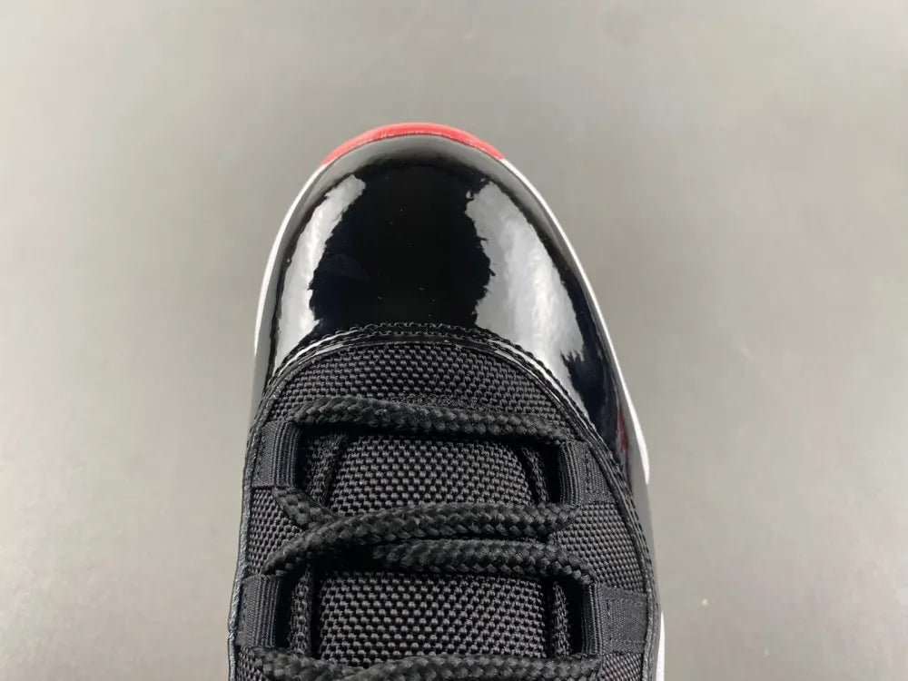 iconic Air Jordan 11 Retro Bred - Hình 9