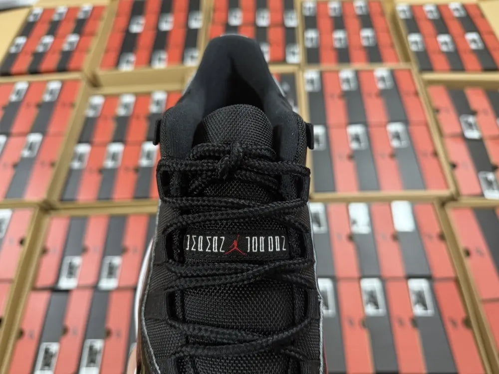 iconic Air Jordan 11 Retro Bred - Hình 18