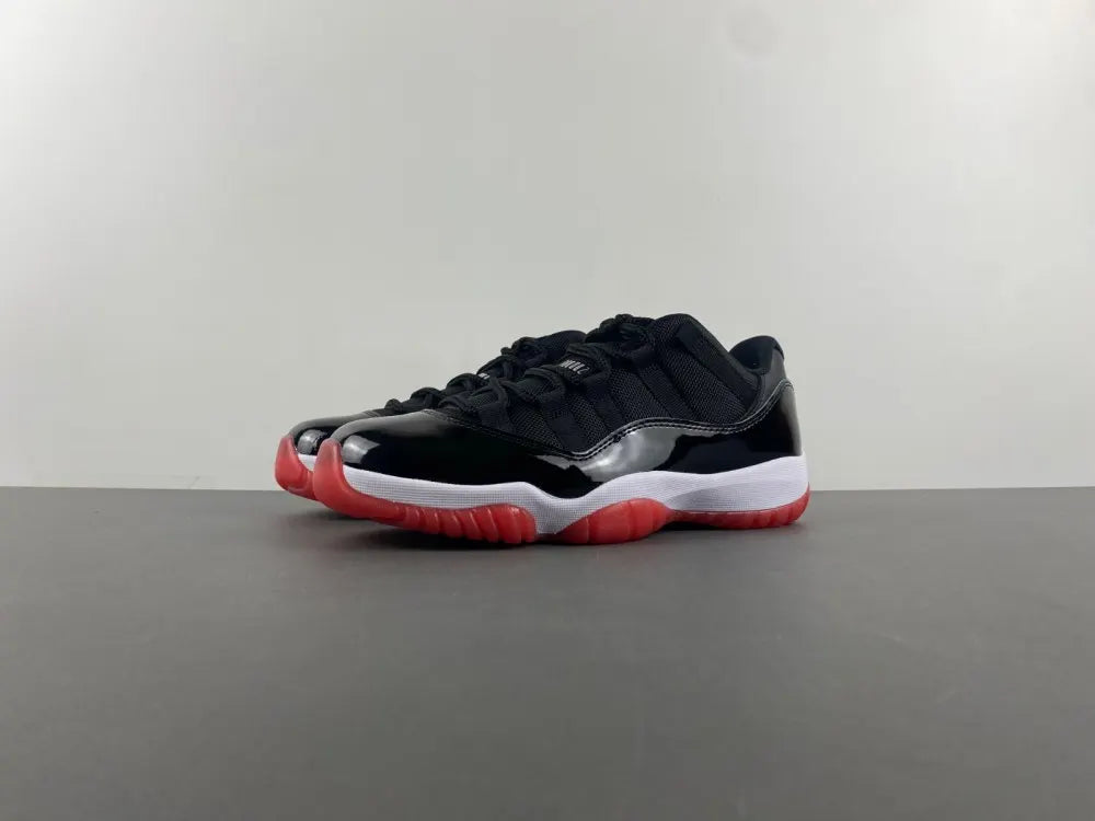 iconic Air Jordan 11 Retro Bred - Hình 5