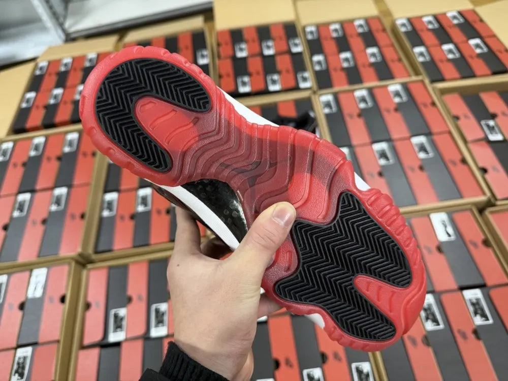 iconic Air Jordan 11 Retro Bred - Hình 15