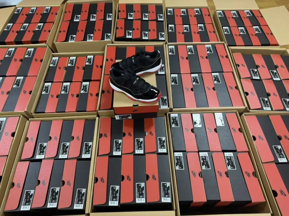 iconic Air Jordan 11 Retro Bred - Hình 22