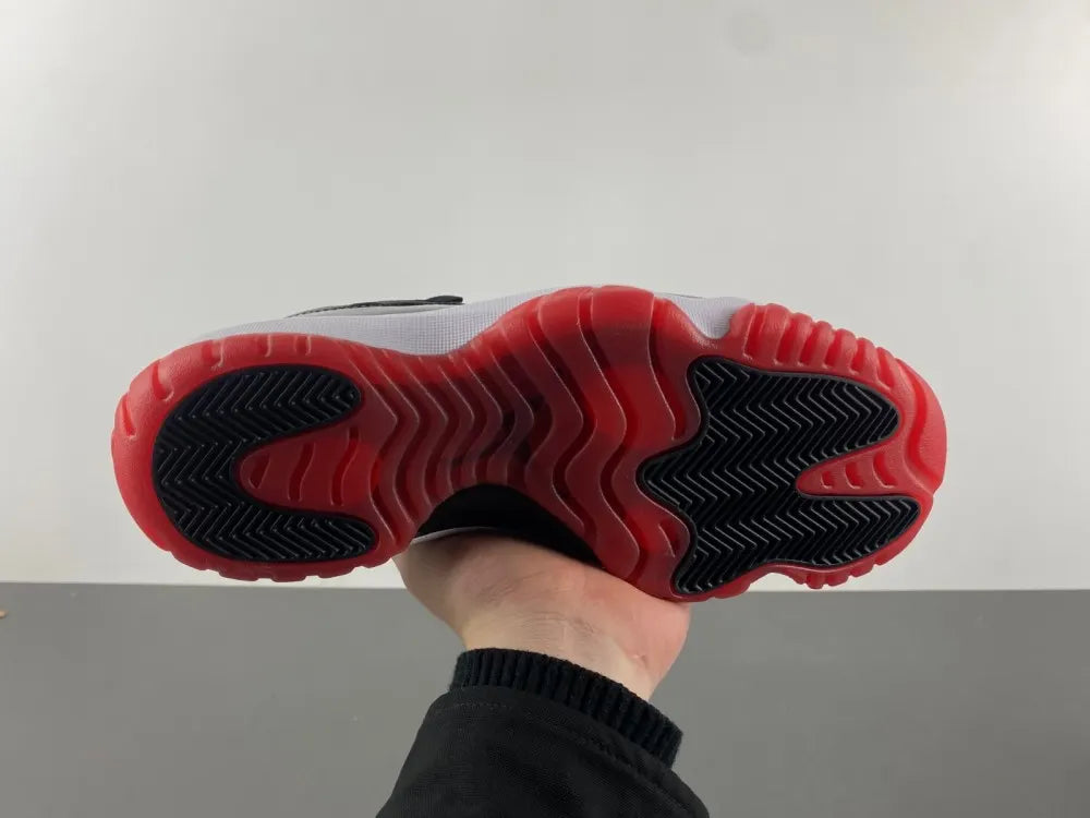 iconic Air Jordan 11 Retro Bred - Hình 24