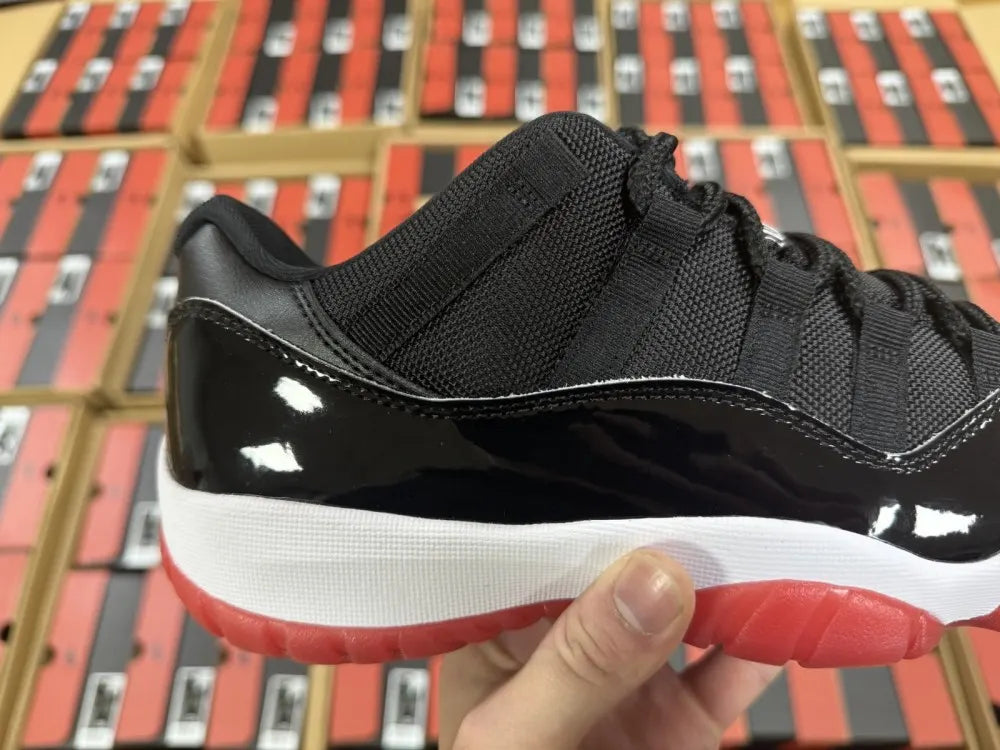 iconic Air Jordan 11 Retro Bred - Hình 19
