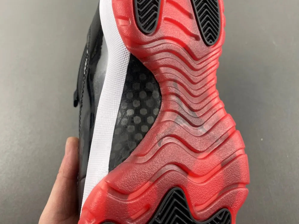 iconic Air Jordan 11 Retro Bred - Hình 14