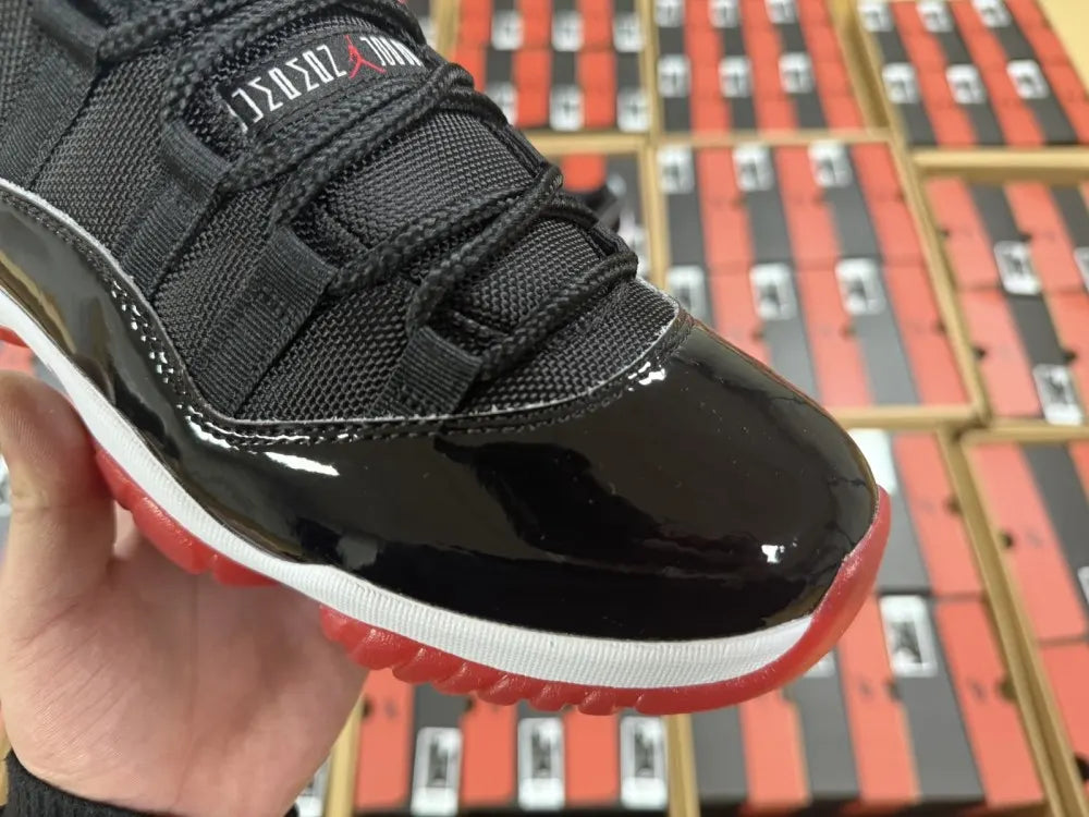 iconic Air Jordan 11 Retro Bred - Hình 20