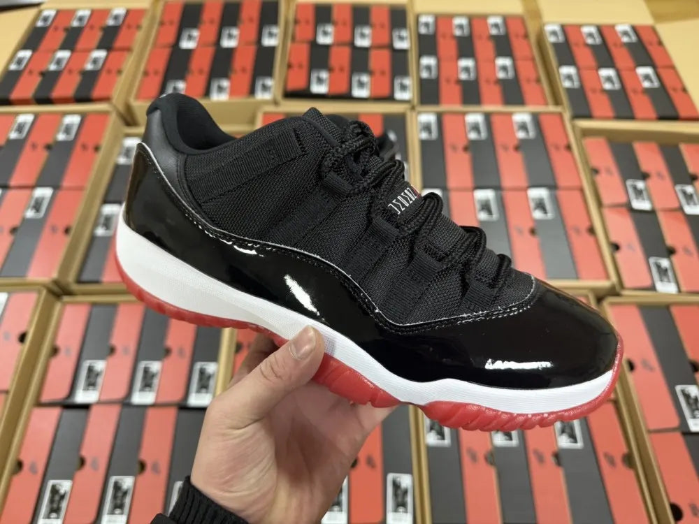 iconic Air Jordan 11 Retro Bred - Hình 21