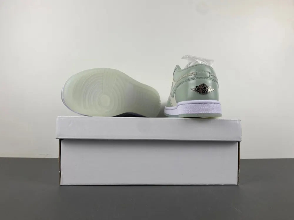 Air Jordan 1 Low Green Whisper - Hình 8
